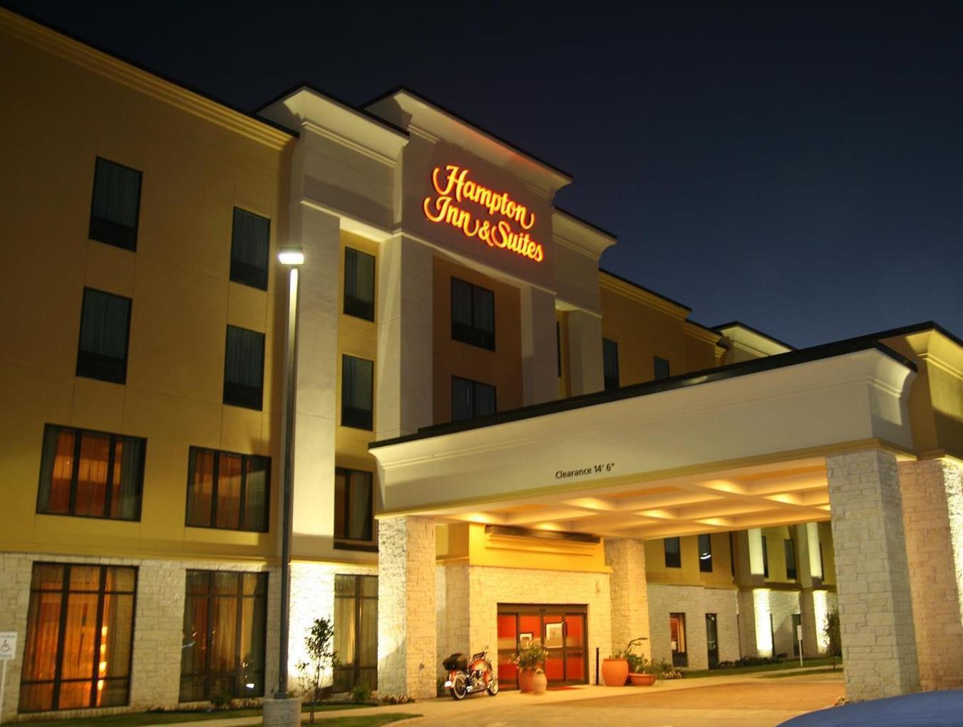 Hampton Inn & Suites Бастроп Экстерьер фото