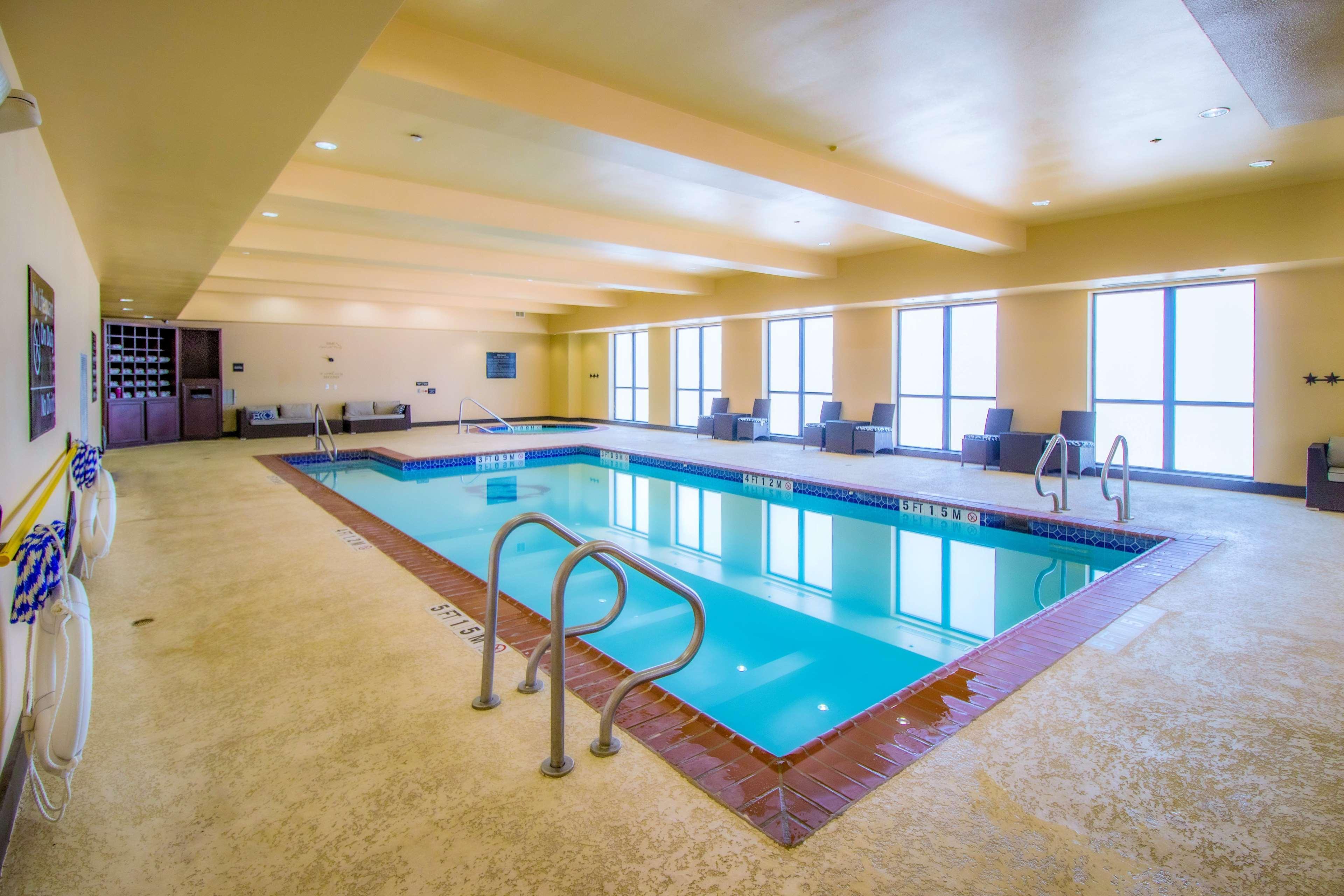Hampton Inn & Suites Бастроп Экстерьер фото