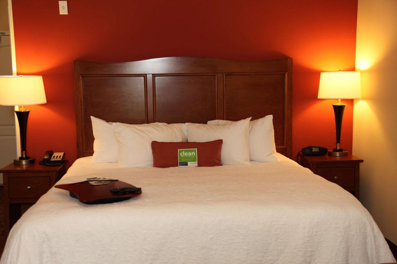 Hampton Inn & Suites Бастроп Экстерьер фото